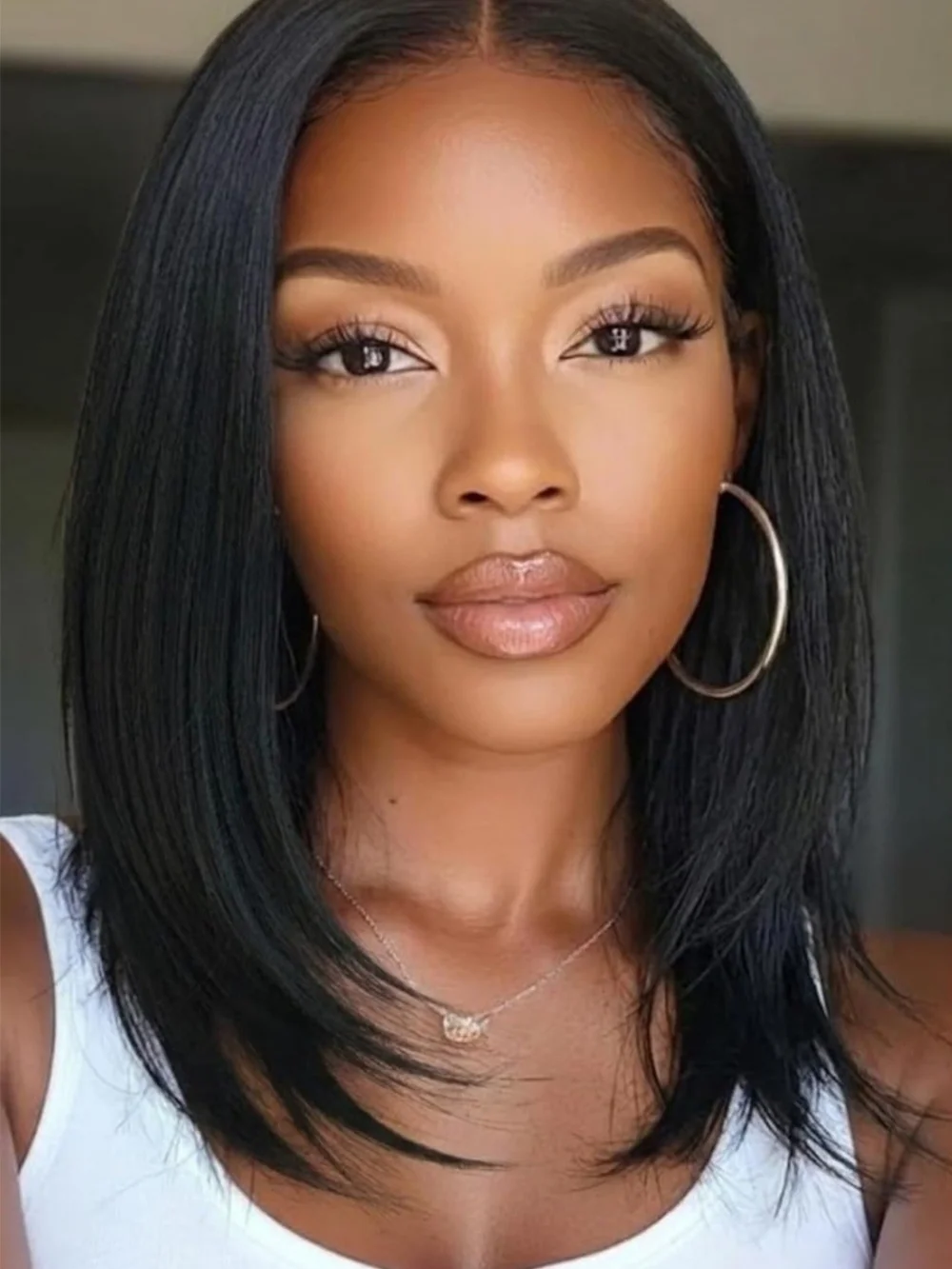 14 Inch V - Part Layered Straight Women's Synthetic Wig in Black (1B)